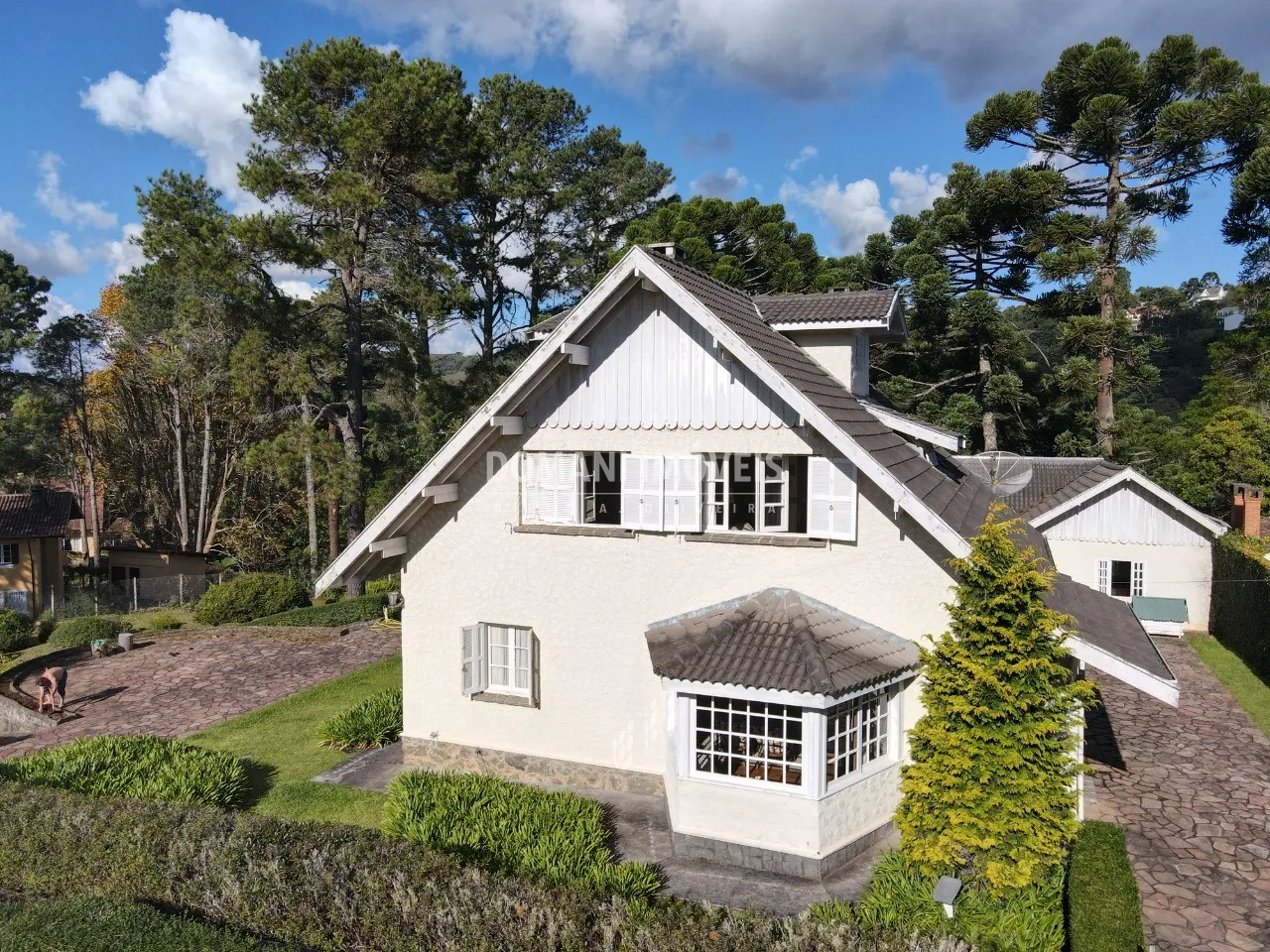 Casa à venda de 2.740 m² em Campos do Jordão, SP, Brasil