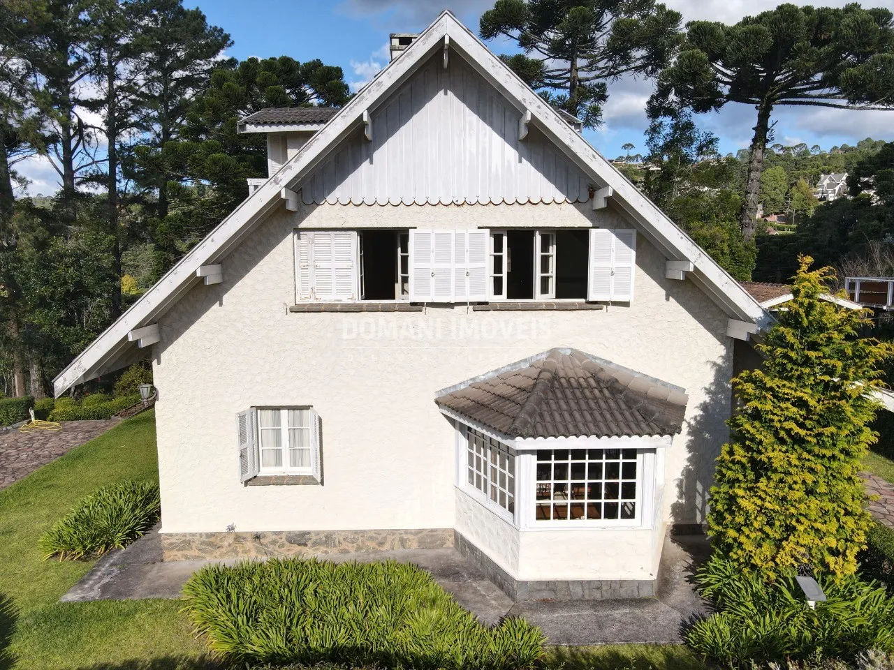 Casa à venda de 2.740 m² em Campos do Jordão, SP, Brasil