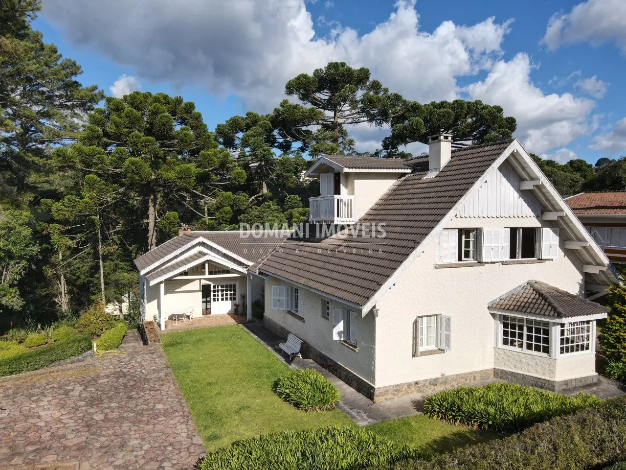 Casa à venda de 2.740 m² em Campos do Jordão, SP, Brasil