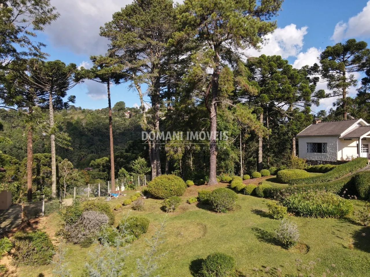 Casa à venda de 2.740 m² em Campos do Jordão, SP, Brasil