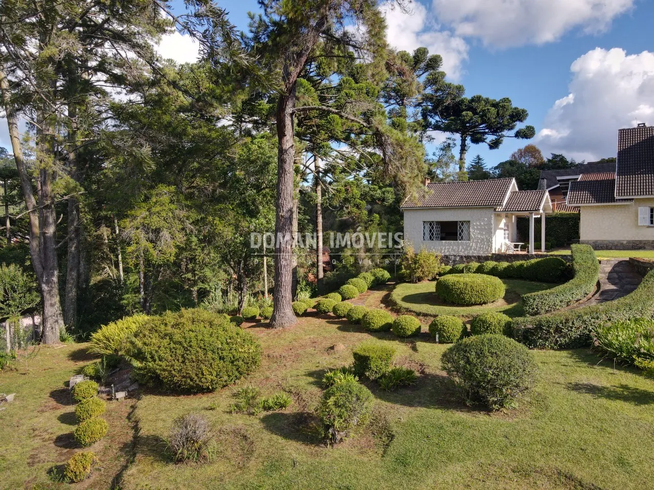 Casa à venda de 2.740 m² em Campos do Jordão, SP, Brasil