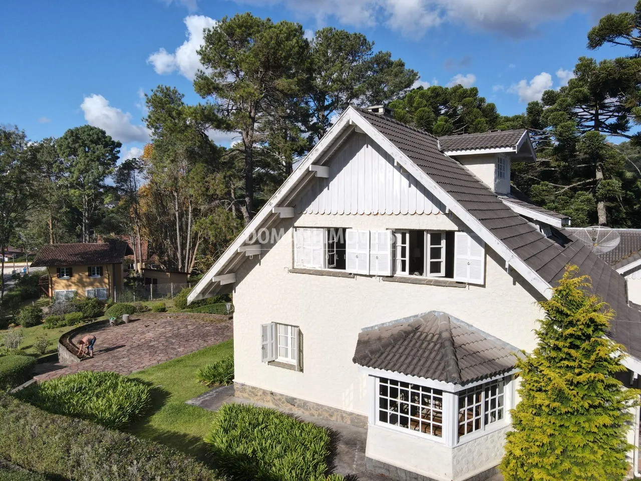 Casa à venda de 2.740 m² em Campos do Jordão, SP, Brasil