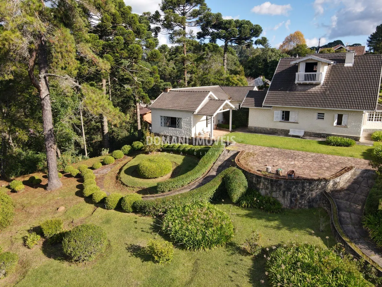 Casa à venda de 2.740 m² em Campos do Jordão, SP, Brasil