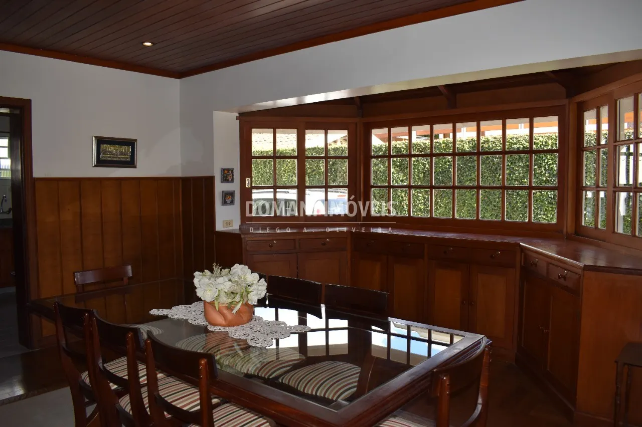 Casa à venda de 2.740 m² em Campos do Jordão, SP, Brasil