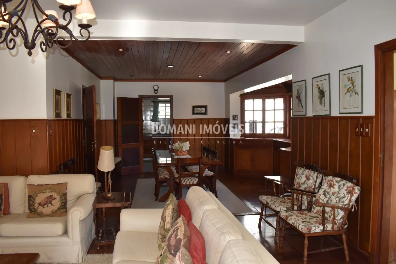 Casa à venda de 2.740 m² em Campos do Jordão, SP, Brasil