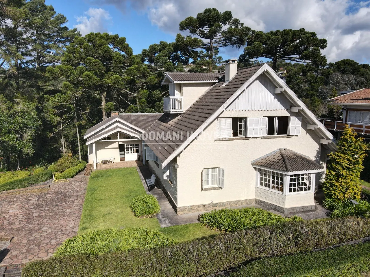 Casa à venda de 2.740 m² em Campos do Jordão, SP, Brasil