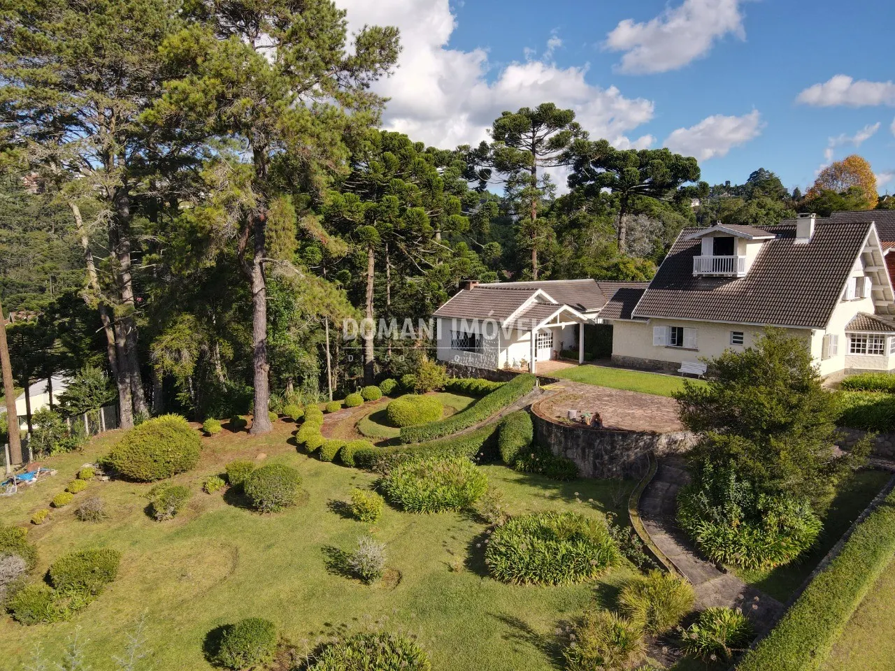 Casa à venda de 2.740 m² em Campos do Jordão, SP, Brasil
