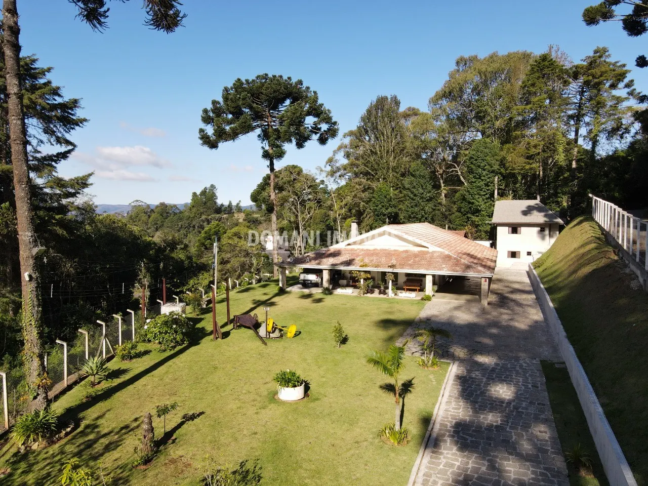 Casa à venda e para Alugar de 2.550 m² em Campos do Jordão, SP, Brasil