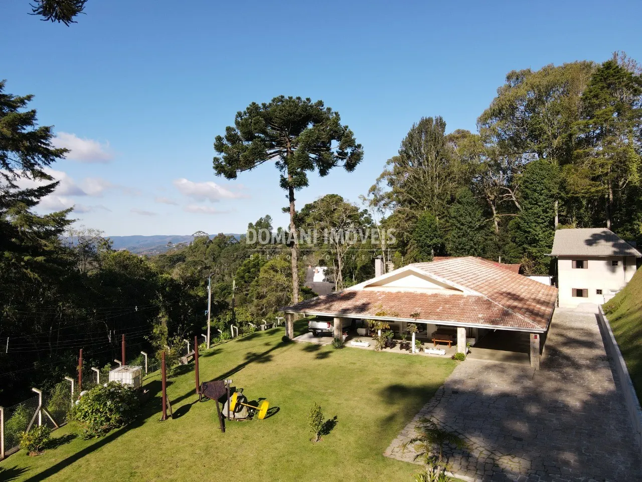 Casa à venda e para Alugar de 2.550 m² em Campos do Jordão, SP, Brasil