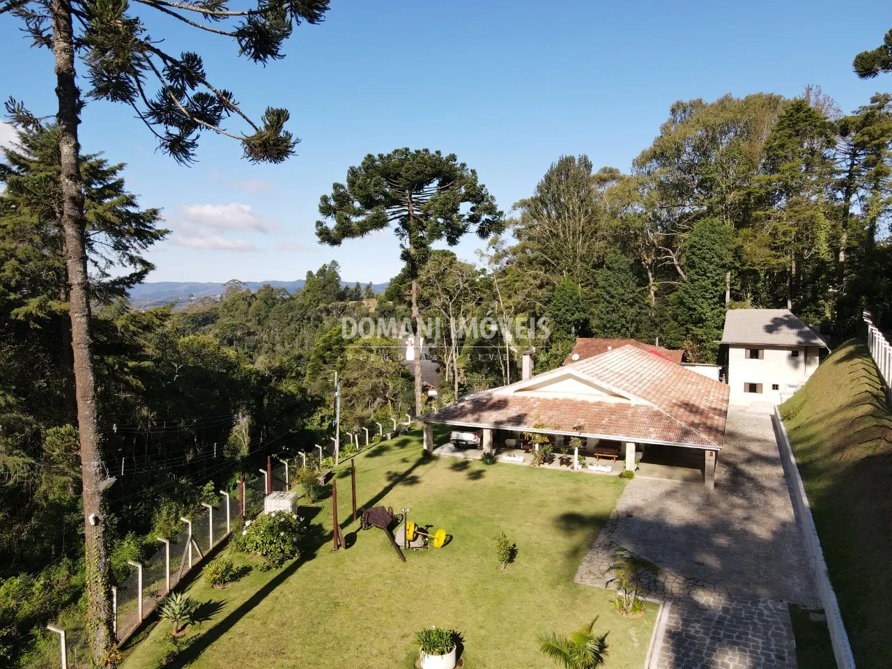 Casa à venda e para Alugar de 2.550 m² em Campos do Jordão, SP, Brasil