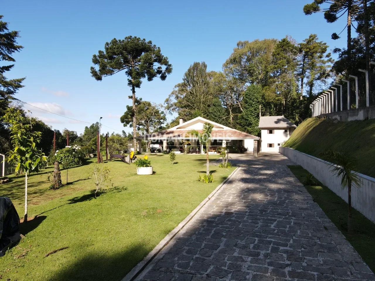 Casa à venda e para Alugar de 2.550 m² em Campos do Jordão, SP, Brasil