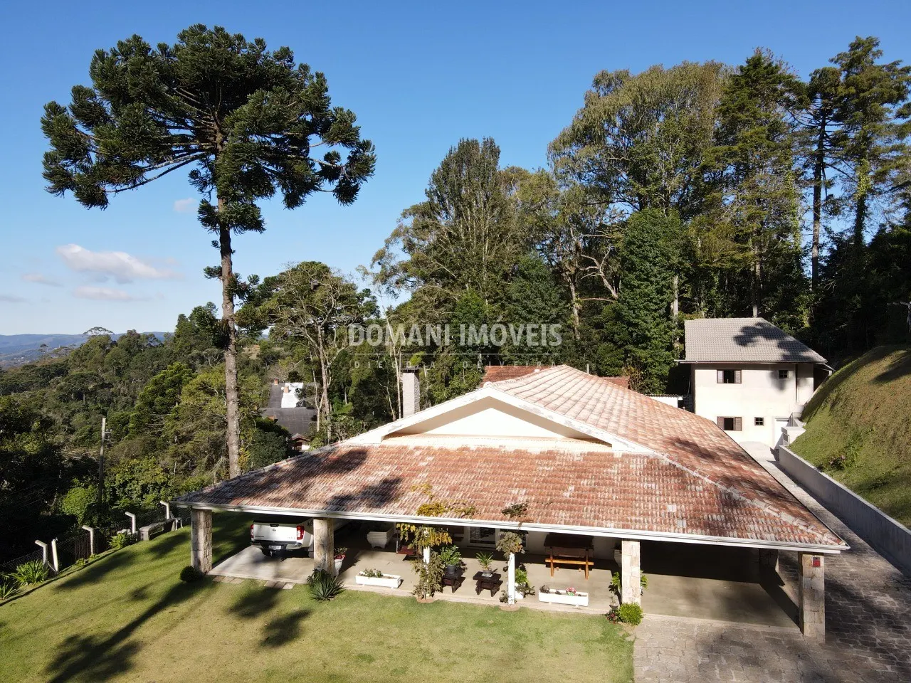 Casa à venda e para Alugar de 2.550 m² em Campos do Jordão, SP, Brasil