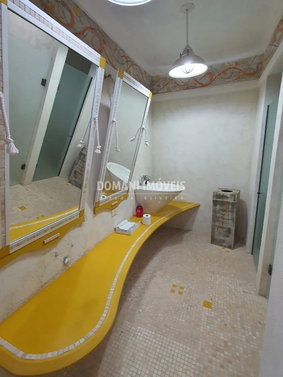 Casa à venda de 5.310 m² em Campos do Jordão, SP, Brasil