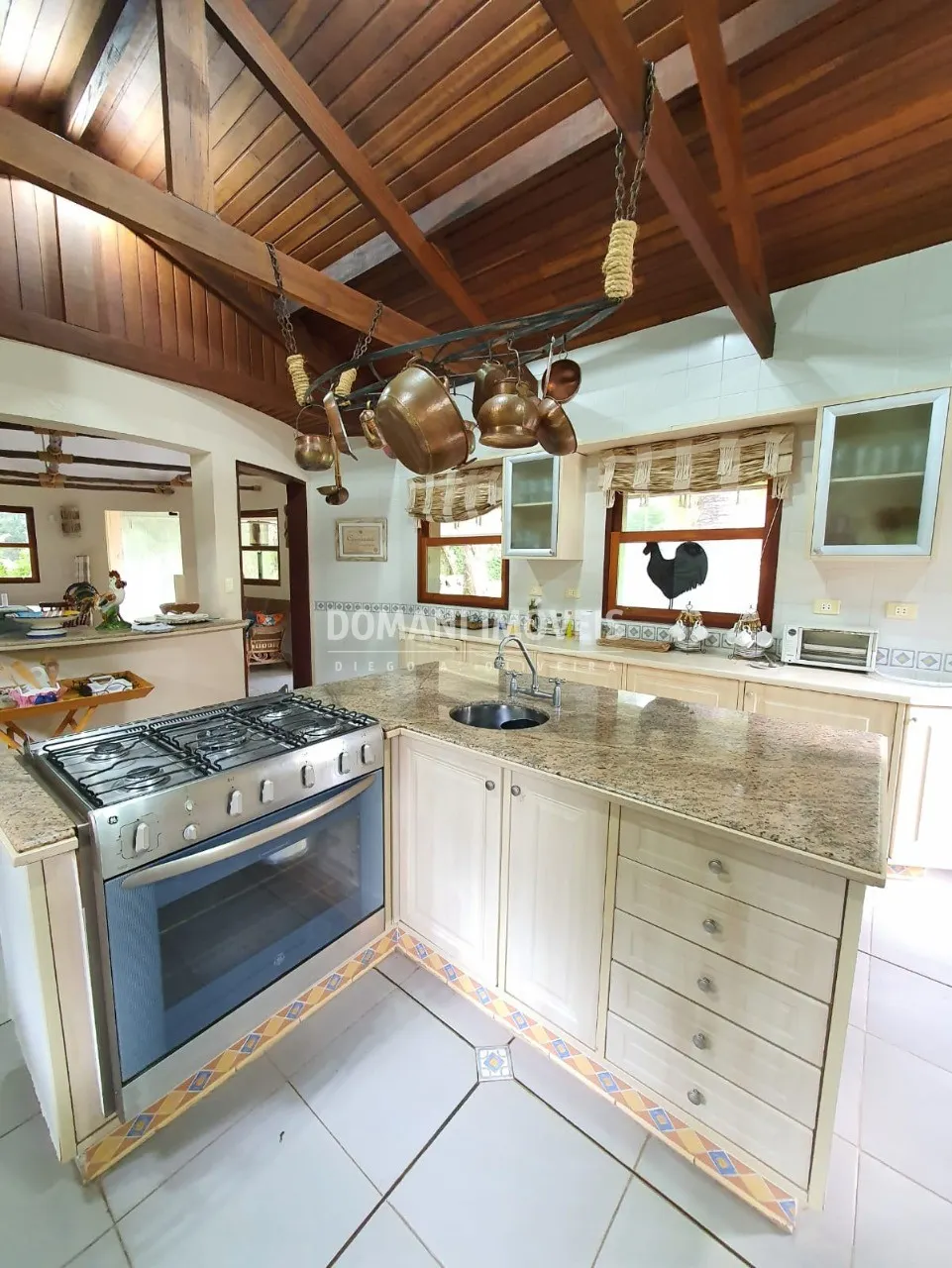 Casa à venda de 5.310 m² em Campos do Jordão, SP, Brasil
