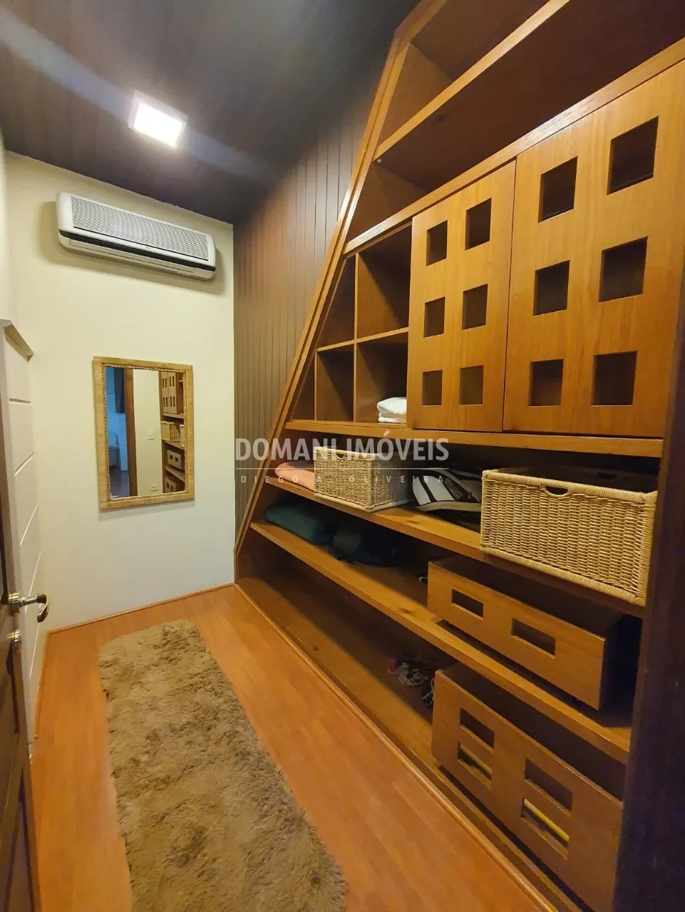 Casa à venda de 5.310 m² em Campos do Jordão, SP, Brasil