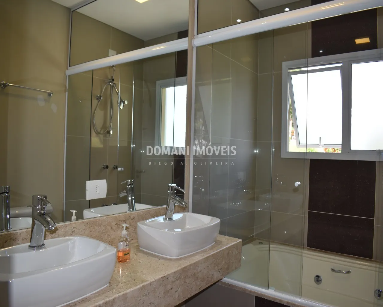 Casa à venda de 1.070 m² em Campos do Jordão, SP, Brasil