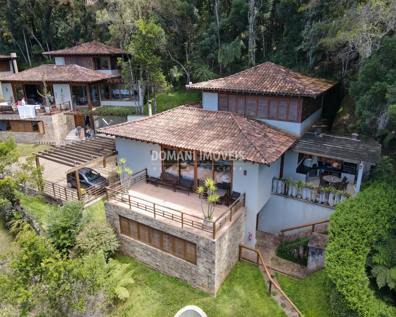 Casa à venda de 1.325 m² em Campos do Jordão, SP, Brasil
