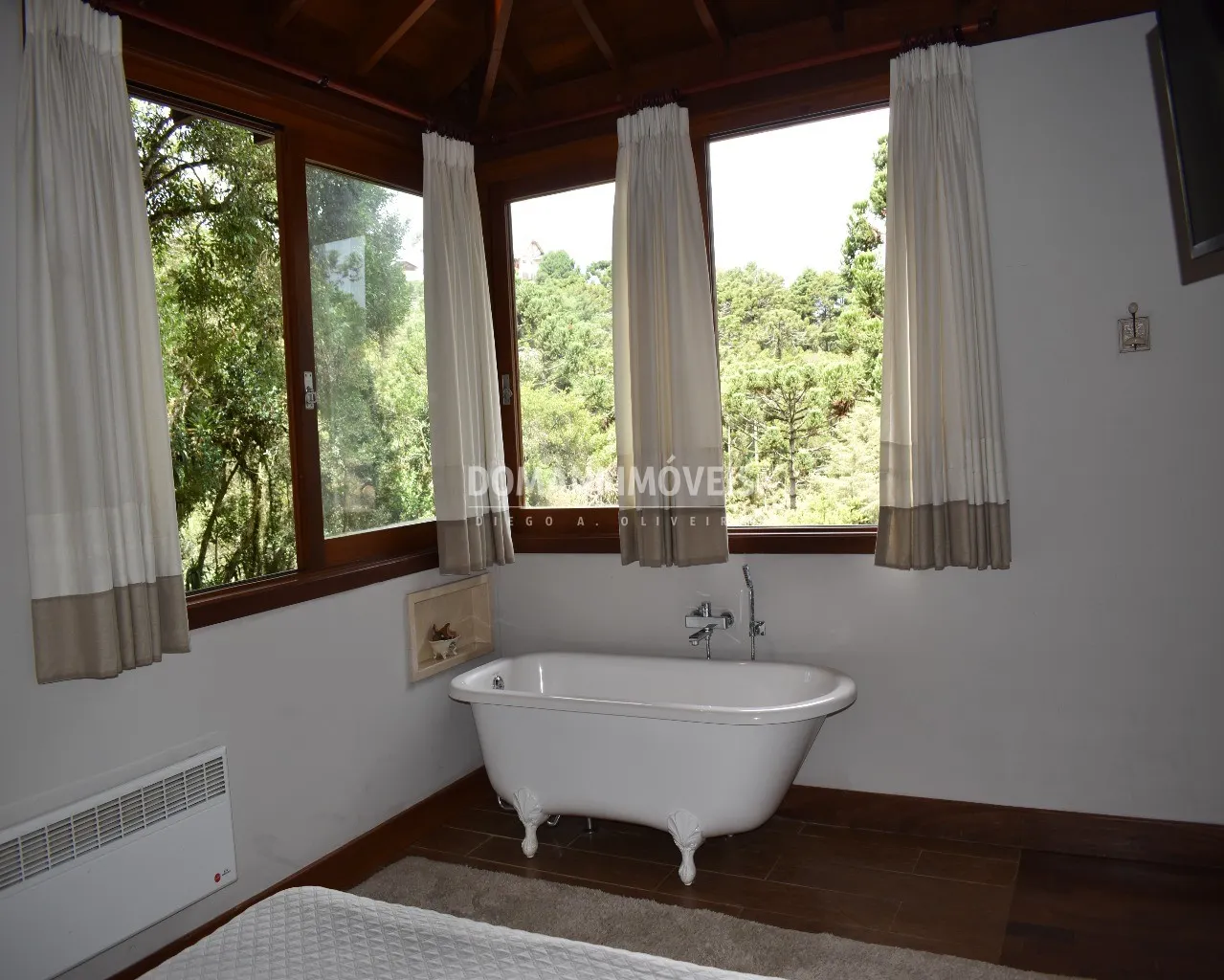 Casa à venda de 1.325 m² em Campos do Jordão, SP, Brasil