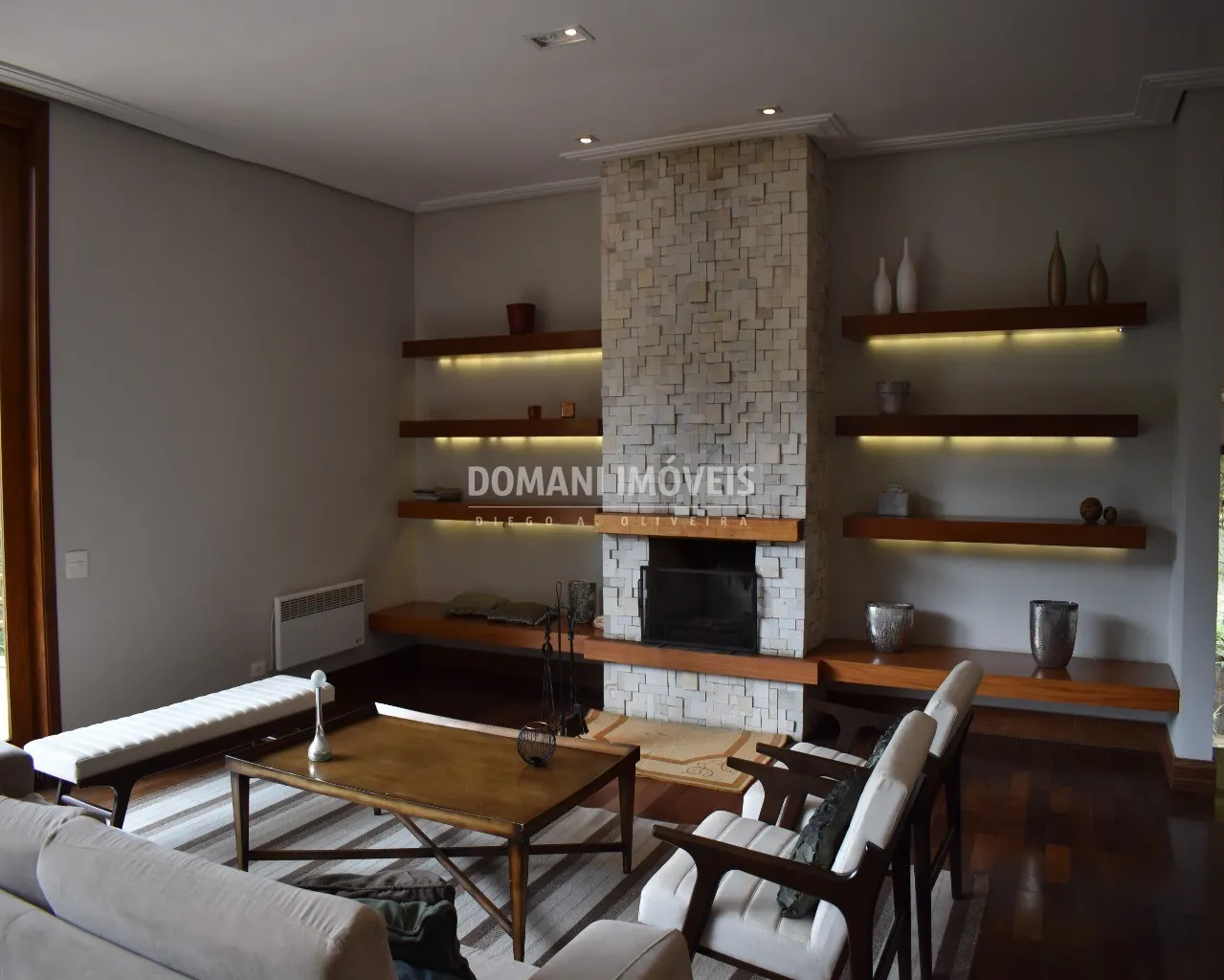 Casa à venda de 1.325 m² em Campos do Jordão, SP, Brasil