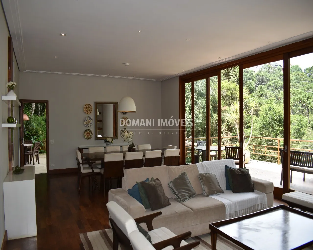 Casa à venda de 1.325 m² em Campos do Jordão, SP, Brasil