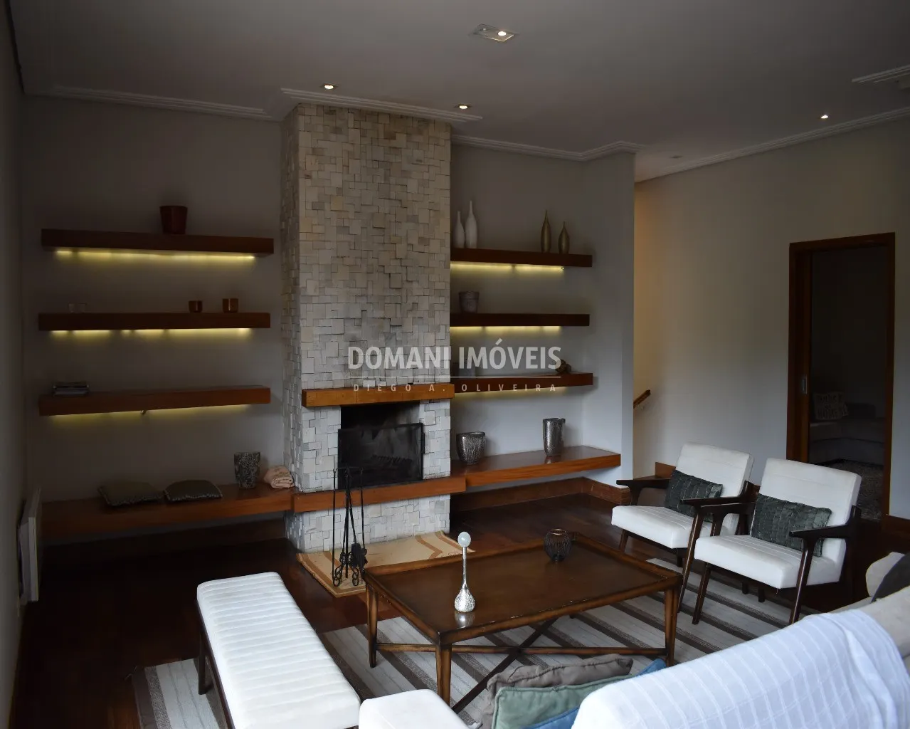 Casa à venda de 1.325 m² em Campos do Jordão, SP, Brasil