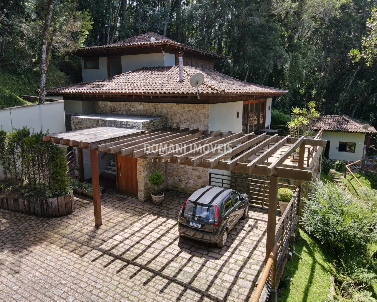 Casa à venda de 1.325 m² em Campos do Jordão, SP, Brasil