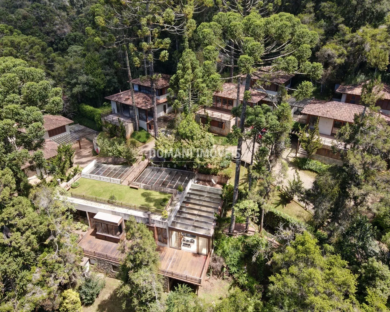 Casa à venda de 1.325 m² em Campos do Jordão, SP, Brasil