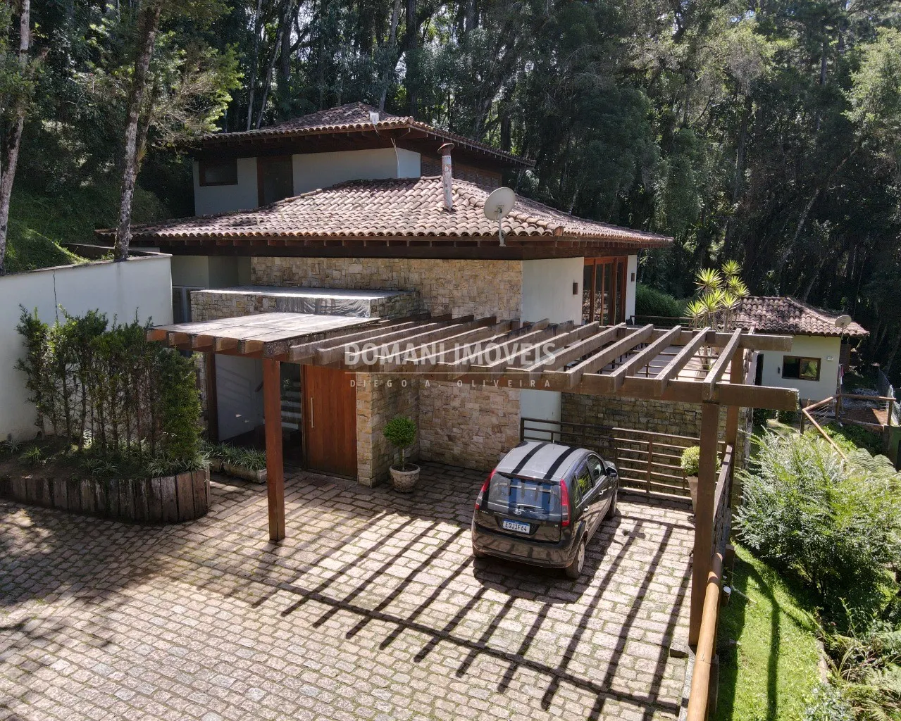 Casa à venda de 1.325 m² em Campos do Jordão, SP, Brasil