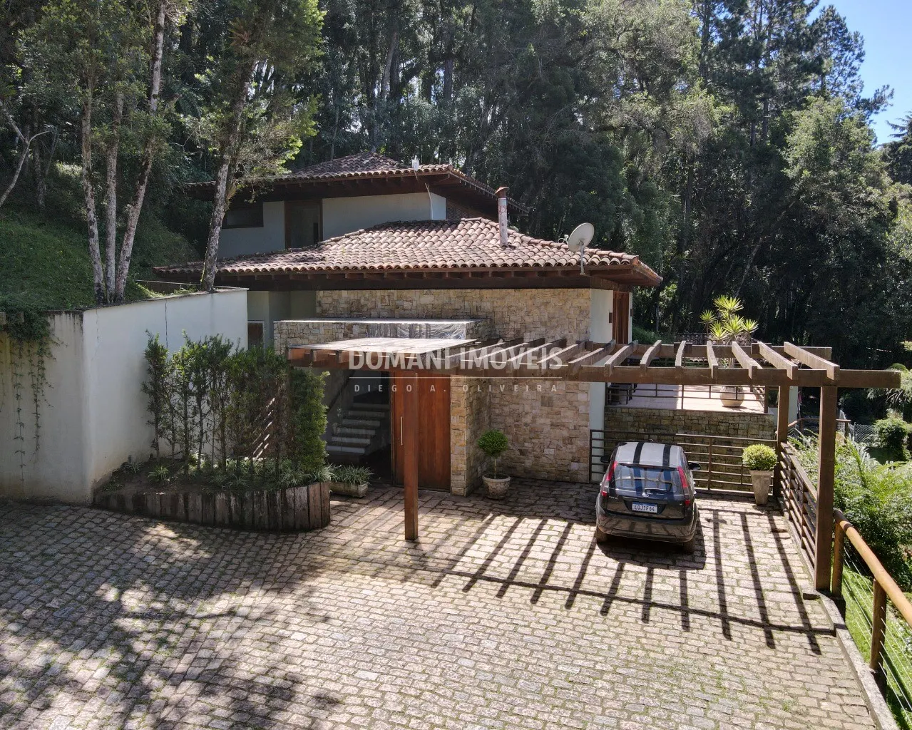 Casa à venda de 1.325 m² em Campos do Jordão, SP, Brasil