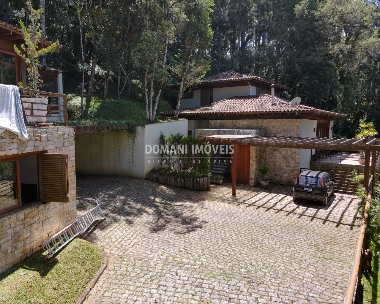 Casa à venda de 1.325 m² em Campos do Jordão, SP, Brasil