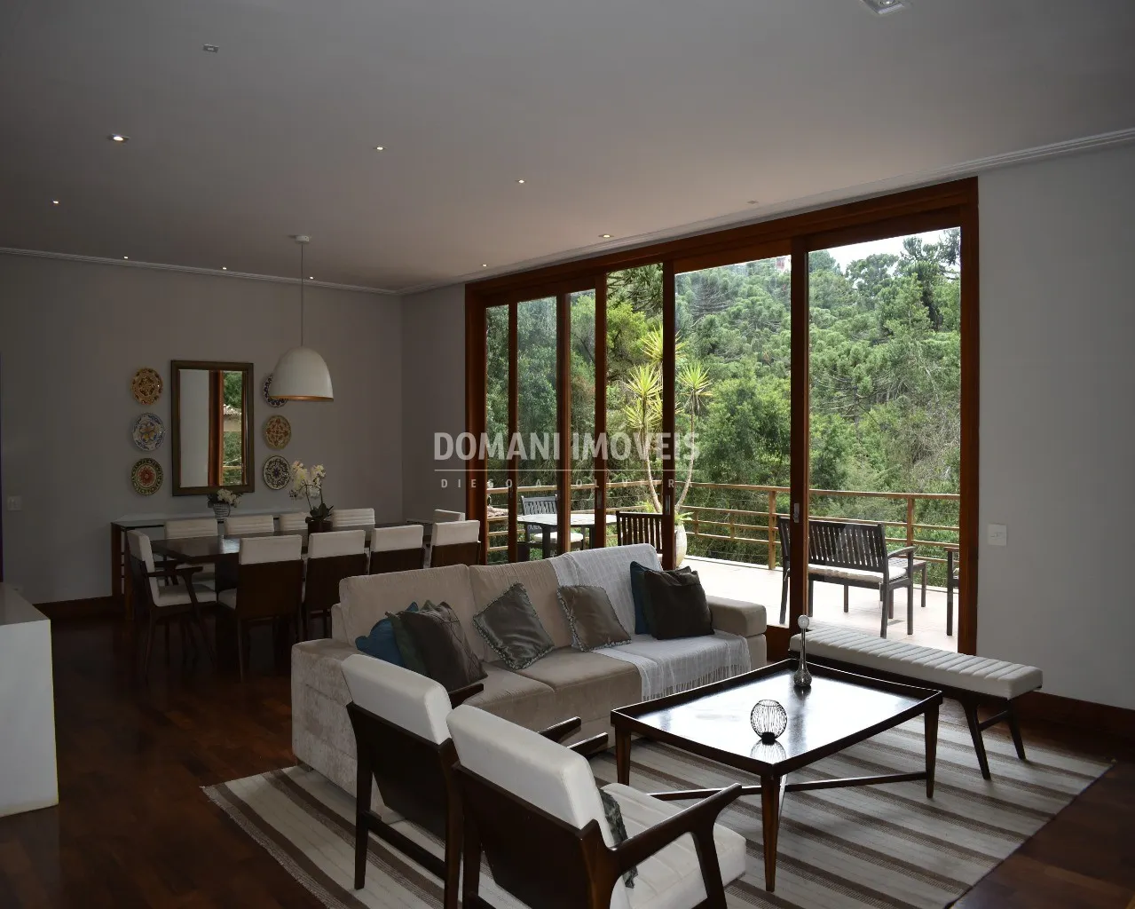 Casa à venda de 1.325 m² em Campos do Jordão, SP, Brasil