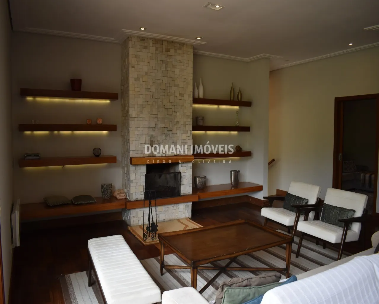 Casa à venda de 1.325 m² em Campos do Jordão, SP, Brasil
