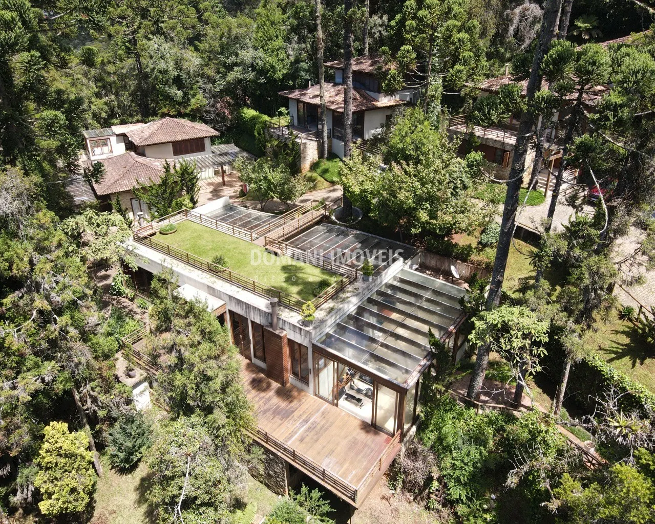 Casa à venda de 1.325 m² em Campos do Jordão, SP, Brasil