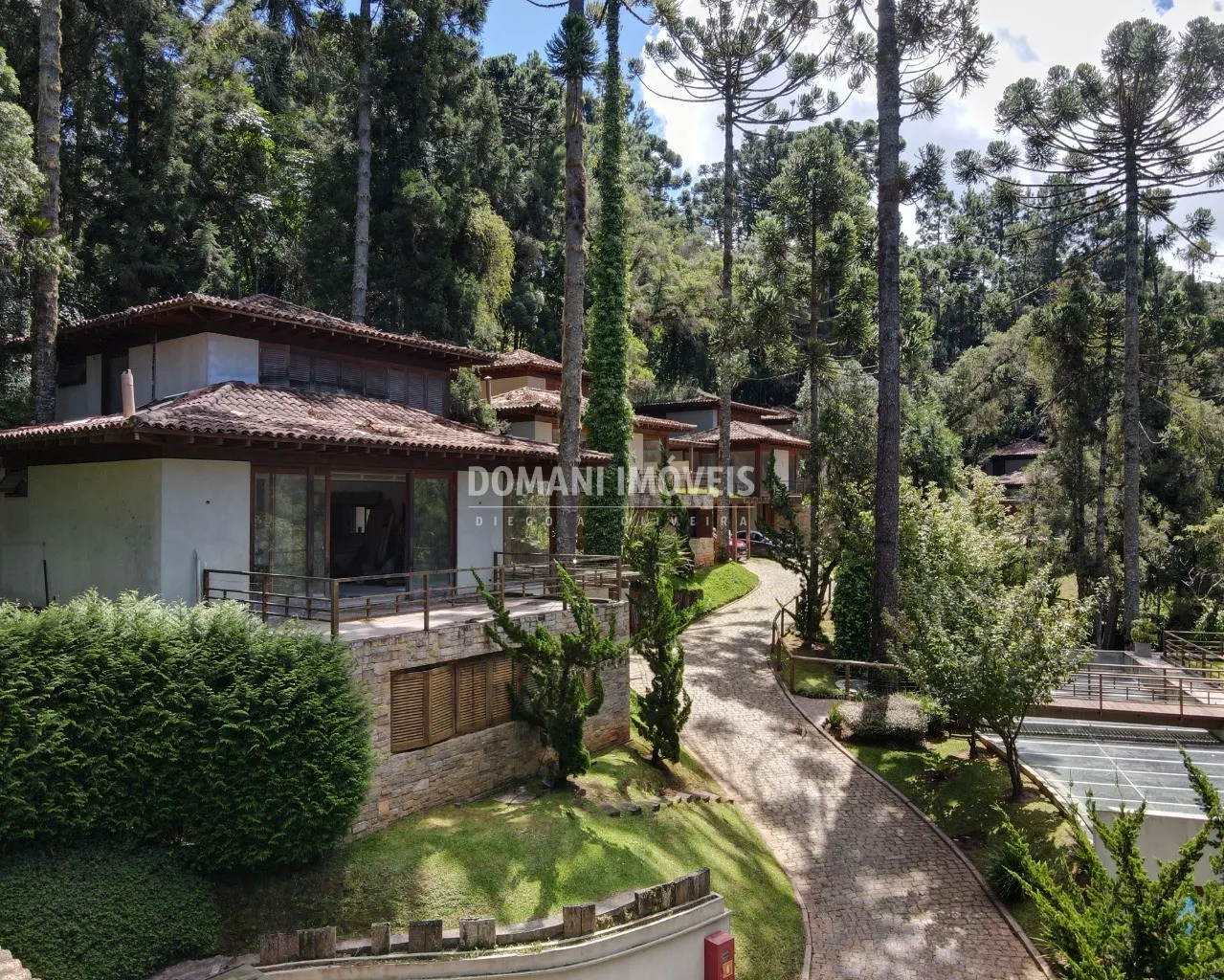 Casa à venda de 1.325 m² em Campos do Jordão, SP, Brasil