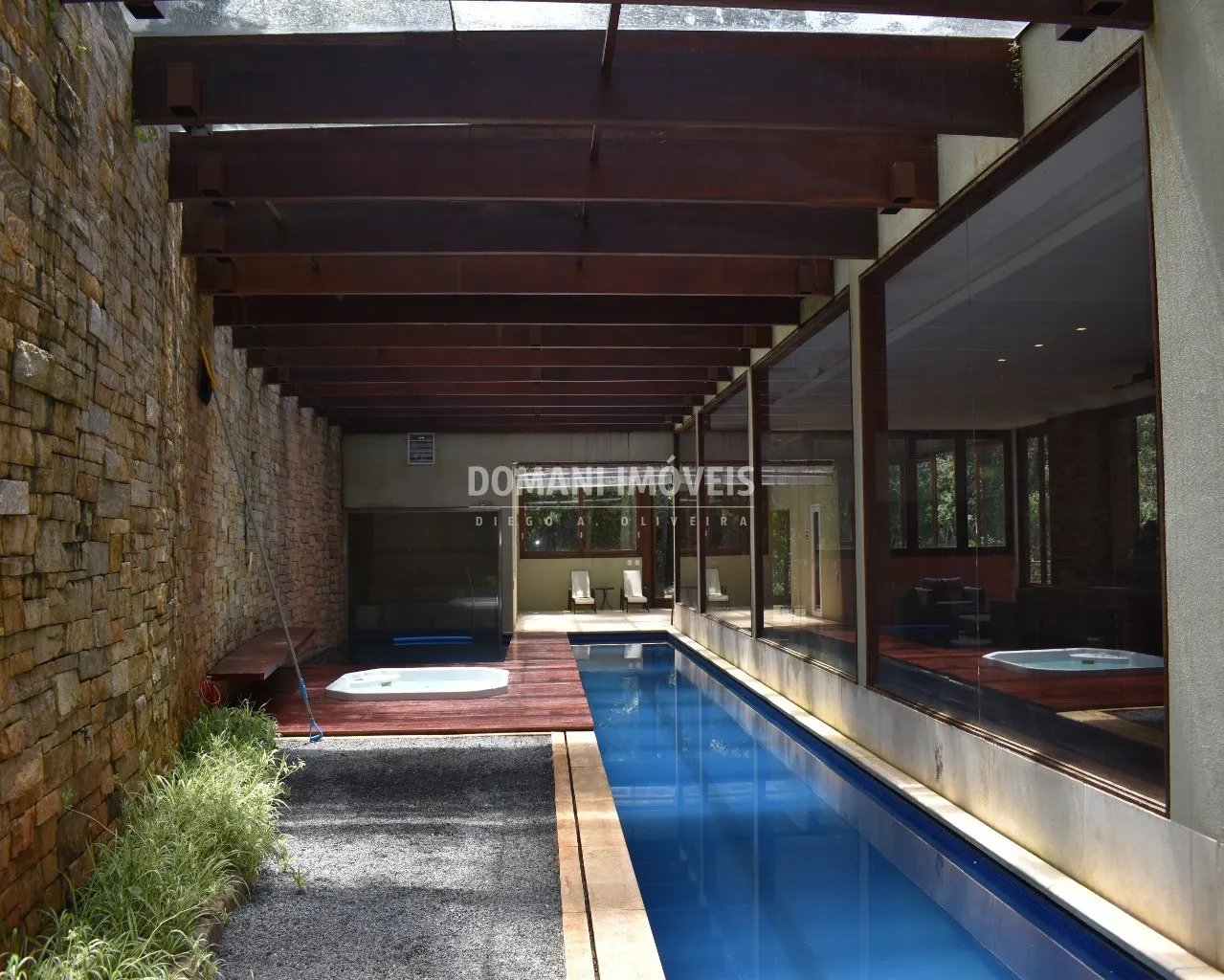 Casa à venda de 1.325 m² em Campos do Jordão, SP, Brasil