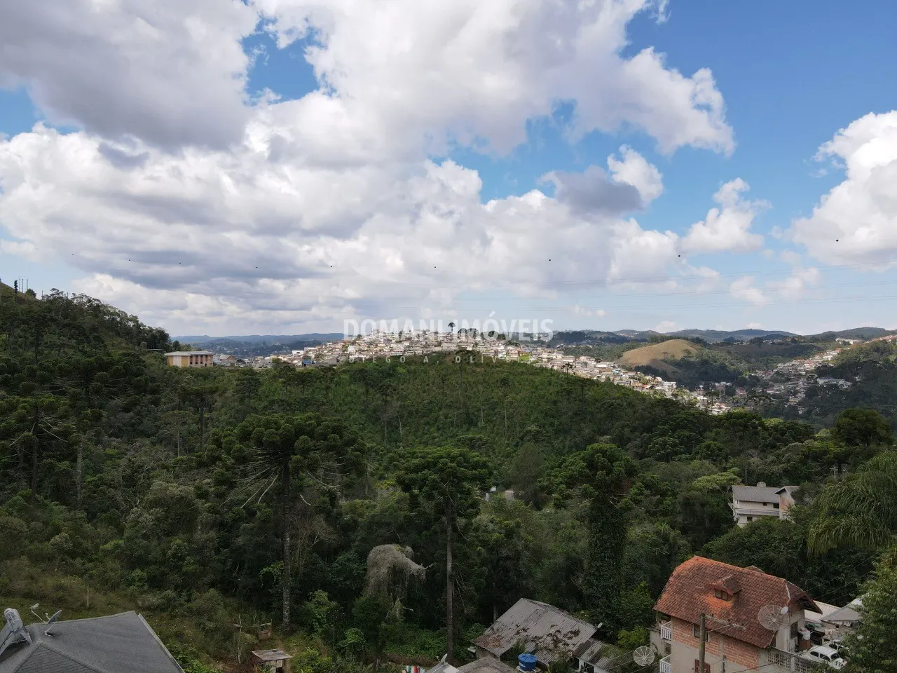 Terreno à venda de 330 m² em Campos do Jordão, SP, Brasil