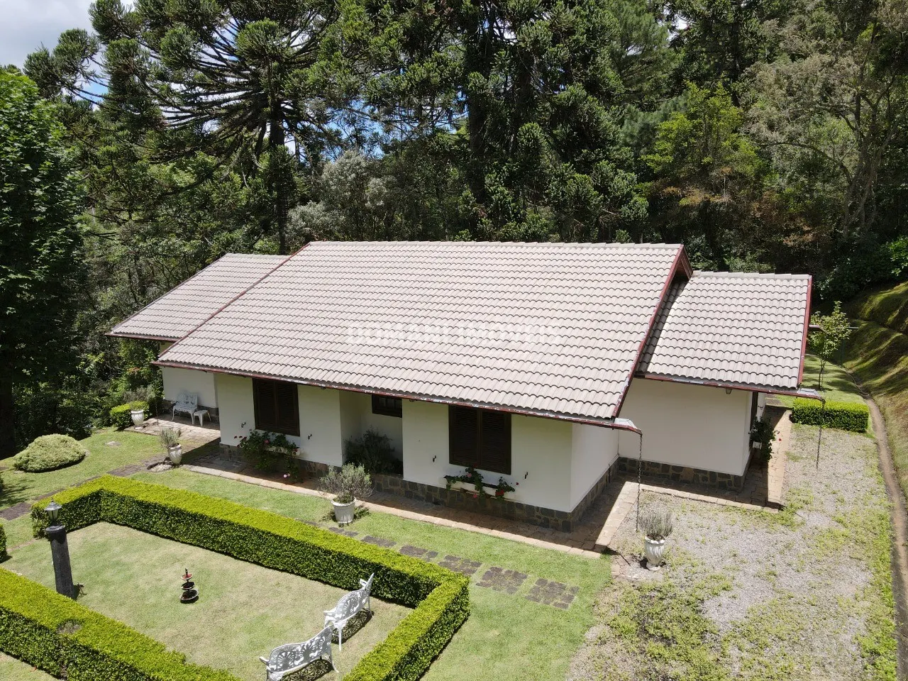 Casa à venda de 1.600 m² em Campos do Jordão, SP, Brasil