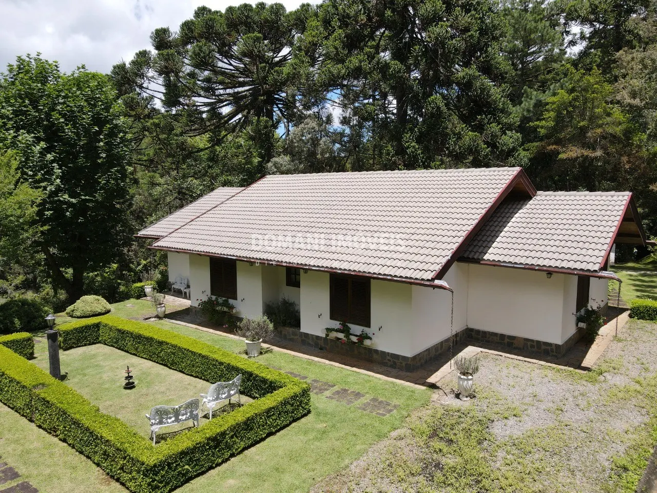 Casa à venda de 1.600 m² em Campos do Jordão, SP, Brasil