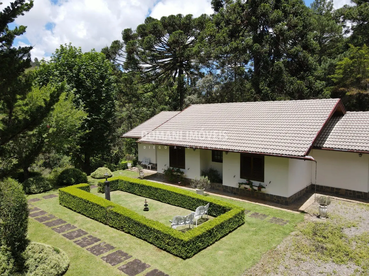 Casa à venda de 1.600 m² em Campos do Jordão, SP, Brasil