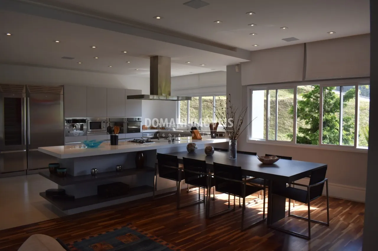 Casa à venda de 1.050 m² em Campos do Jordão, SP, Brasil
