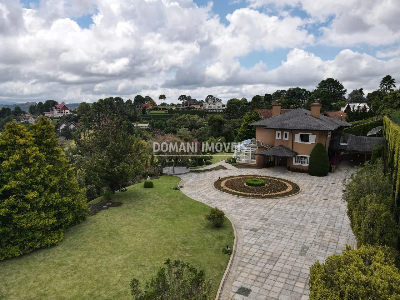 Casa à venda de 4.910 m² em Campos do Jordão, SP, Brasil