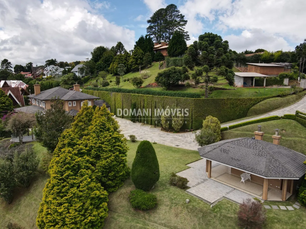 Casa à venda de 4.910 m² em Campos do Jordão, SP, Brasil