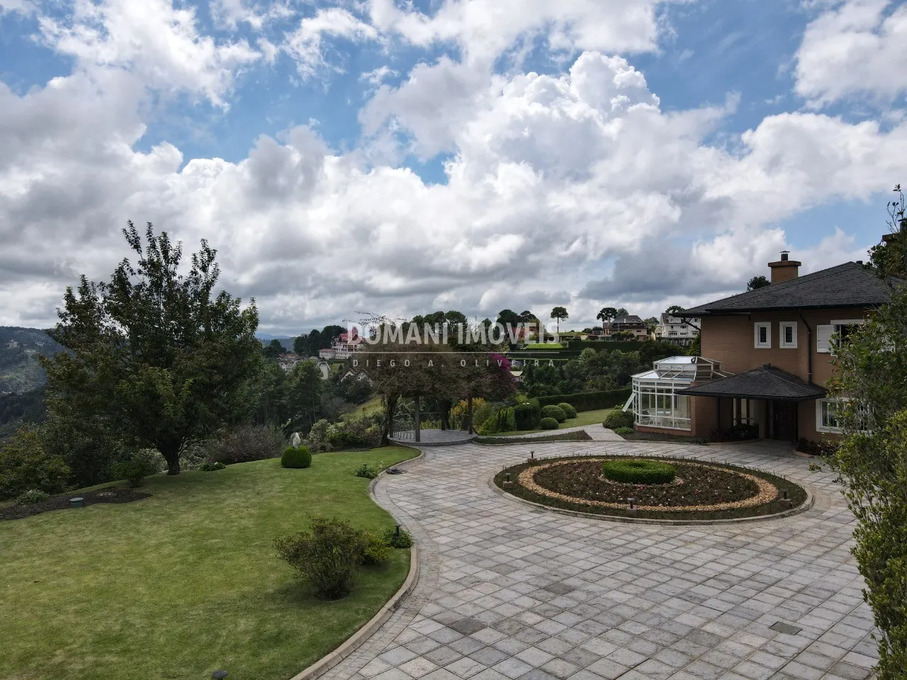 Casa à venda de 4.910 m² em Campos do Jordão, SP, Brasil