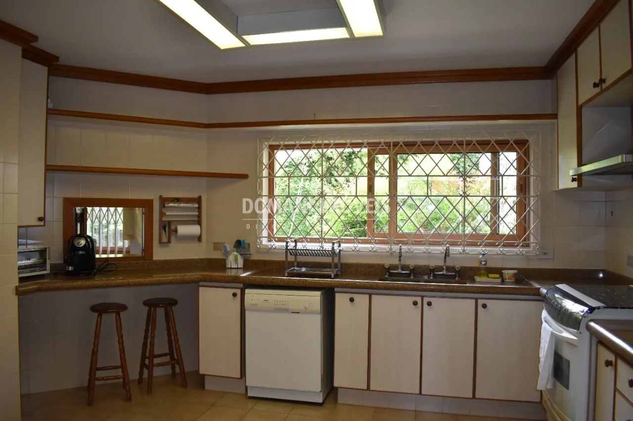 Casa à venda de 4.910 m² em Campos do Jordão, SP, Brasil