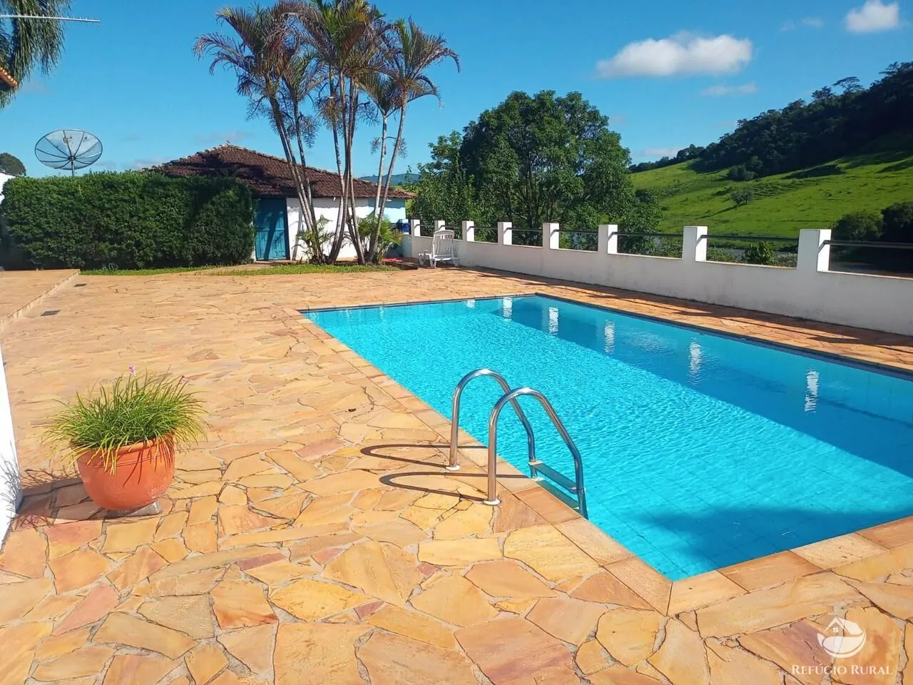 Small farm for sale of 180 acres in Monte Sião, MG, Brazil