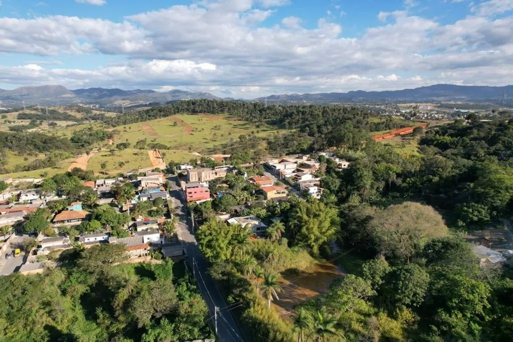 Terreno à venda de 360 m² em Betim, MG, Brasil
