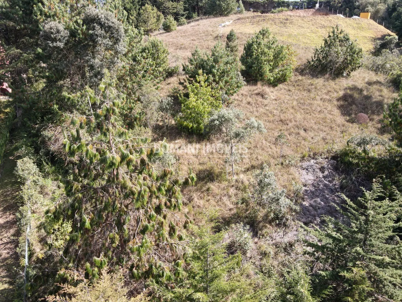 Terreno à venda de 2.210 m² em Campos do Jordão, SP, Brasil