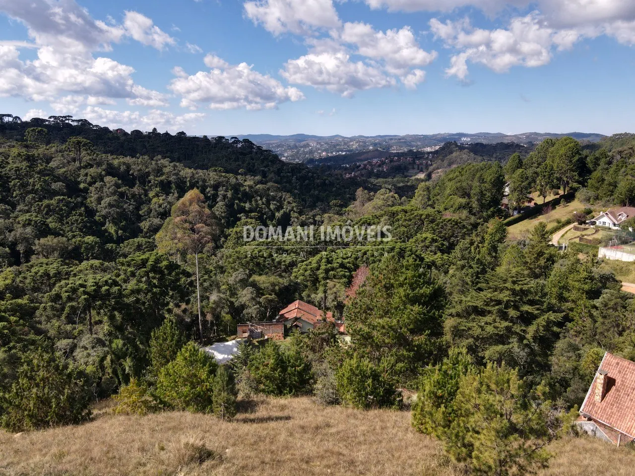 Terreno à venda de 2.210 m² em Campos do Jordão, SP, Brasil