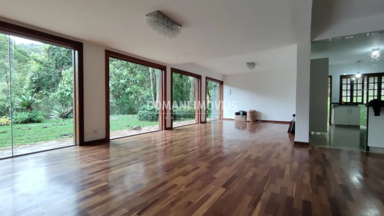 Casa à venda de 2.890 m² em Santo Antônio do Pinhal, SP, Brasil