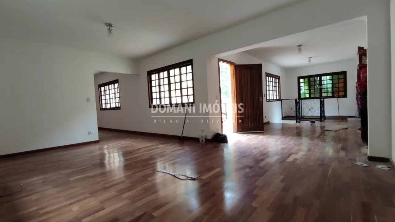 Casa à venda de 2.890 m² em Santo Antônio do Pinhal, SP, Brasil